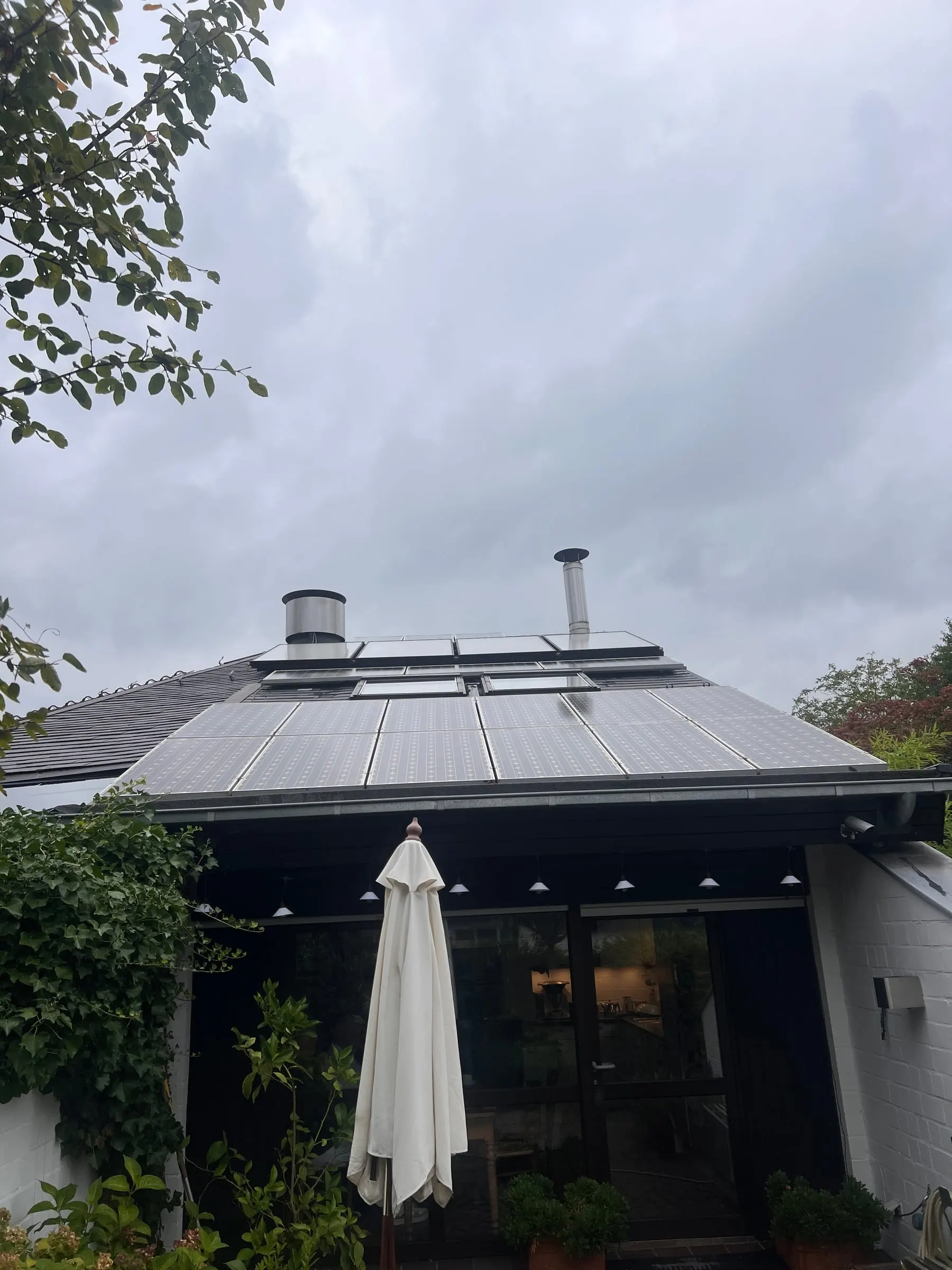 Photovoltaikmodule auf einem Wohnhaus